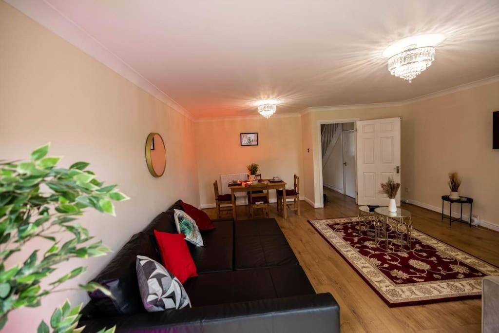3 Bedrooms House-Sofabed-Parking-Bbqstove-Garden Londen Buitenkant foto
