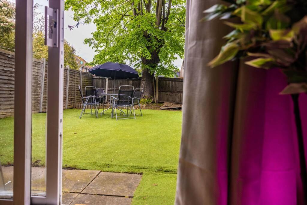 3 Bedrooms House-Sofabed-Parking-Bbqstove-Garden Londen Buitenkant foto
